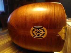 afbeelding saz baglama die ik gerepareerd heb.